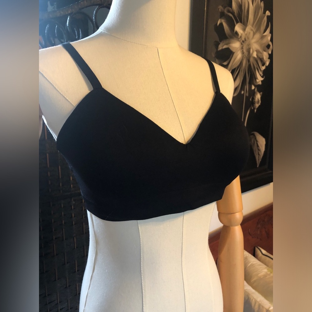 Black Wireless Bralette - Women Intimates & Sleepwear
Size S
truekind brand
